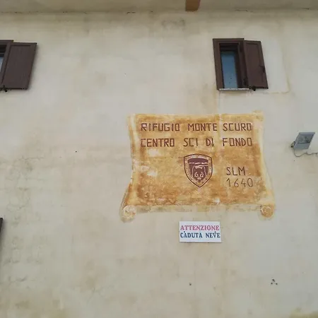 Rifugio Montescuro *